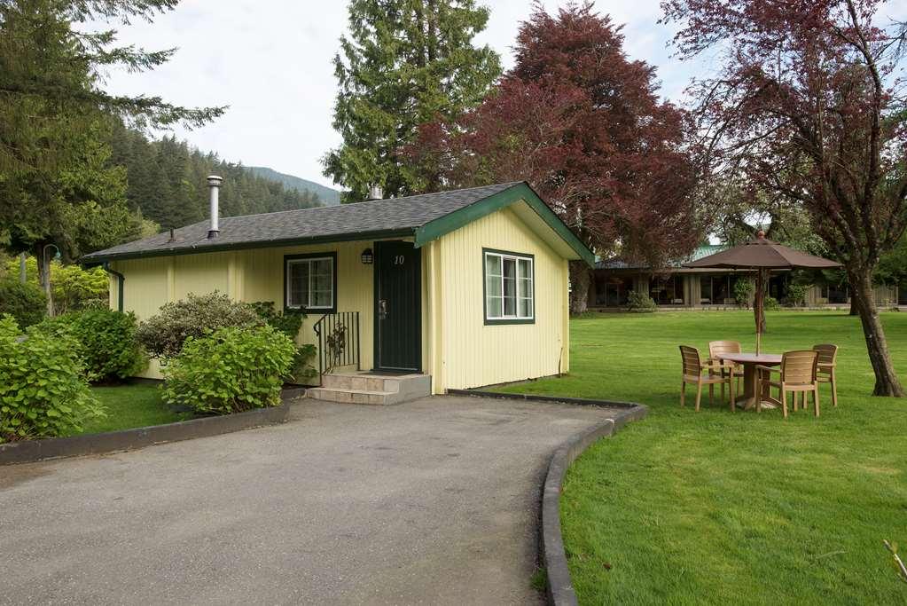 Harrison Hot Springs Resort & Spa Room photo