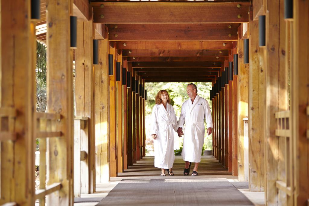 Harrison Hot Springs Resort & Spa Exterior photo